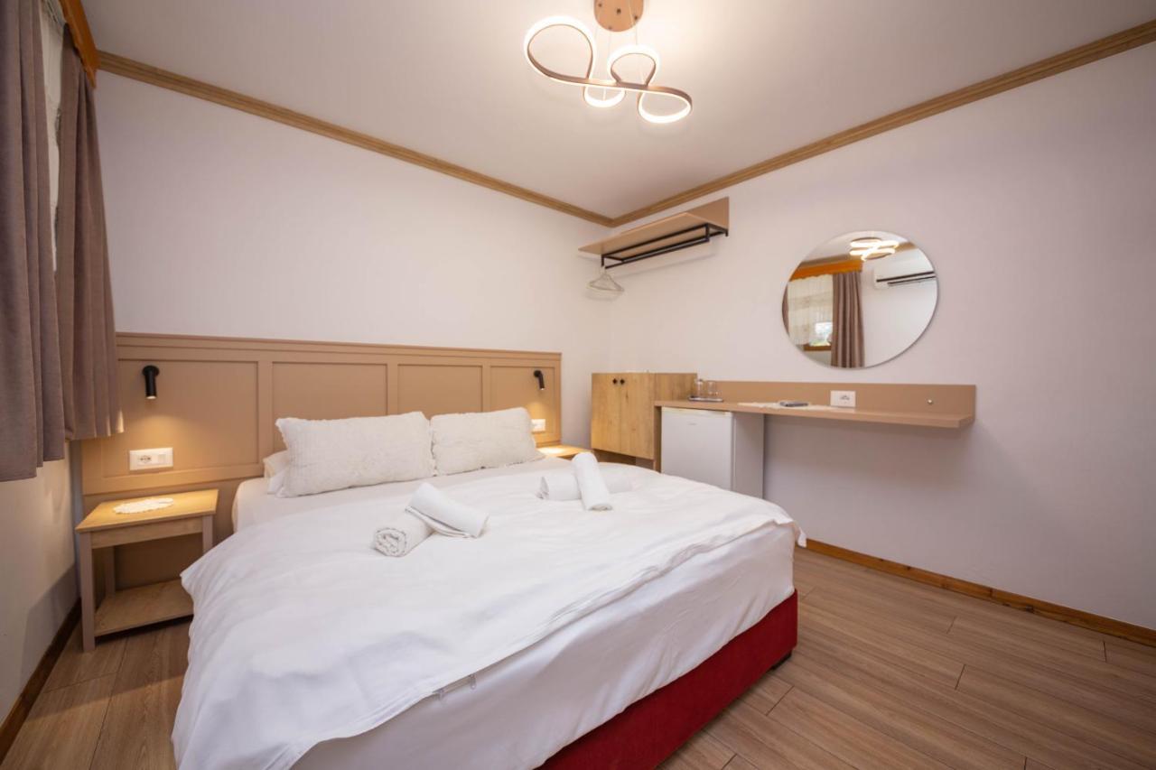 ジロカストラ ベッド ＆ ブレックファースト コトニ Bed & Breakfast エクステリア 写真