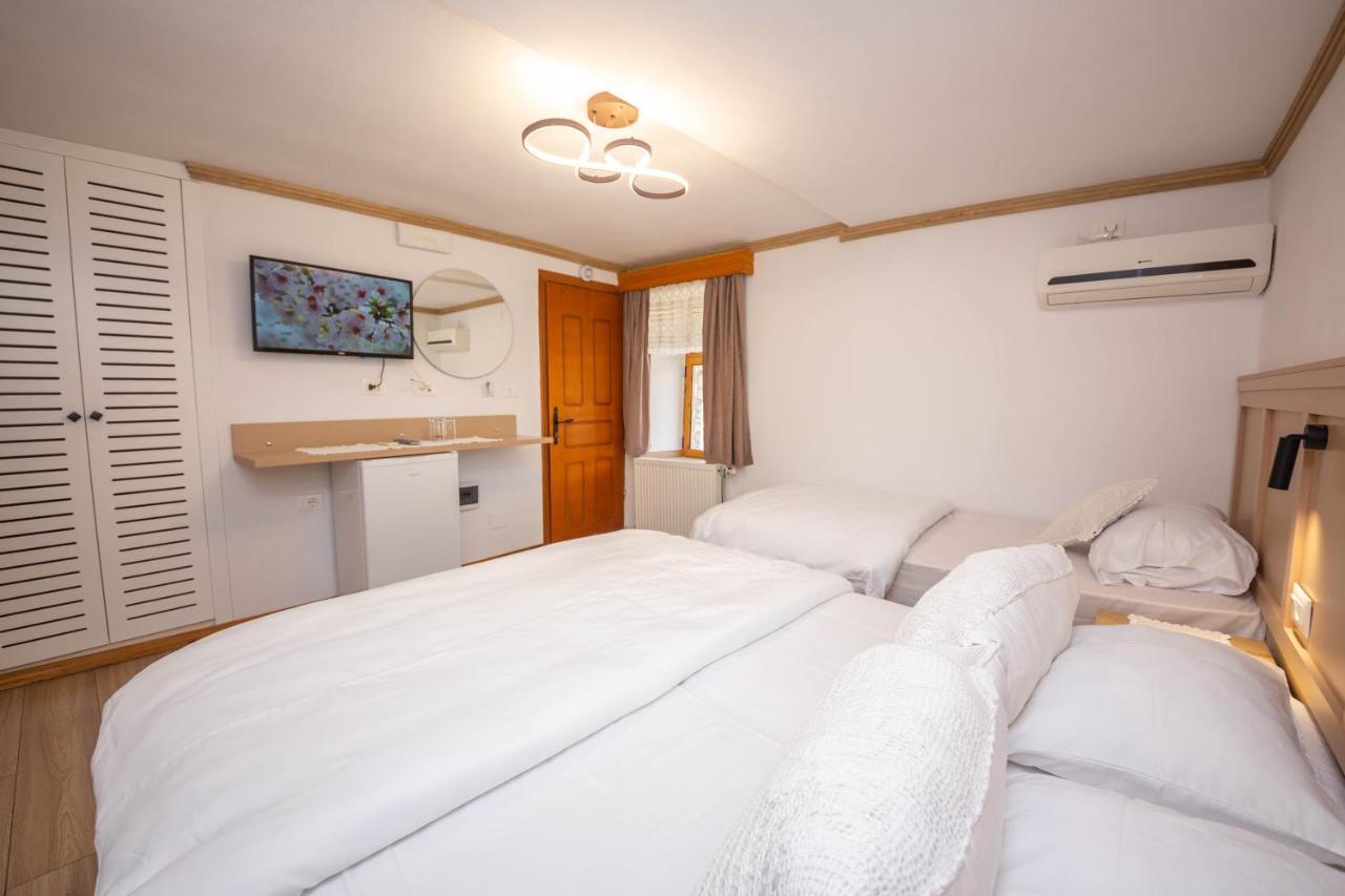 ジロカストラ ベッド ＆ ブレックファースト コトニ Bed & Breakfast エクステリア 写真