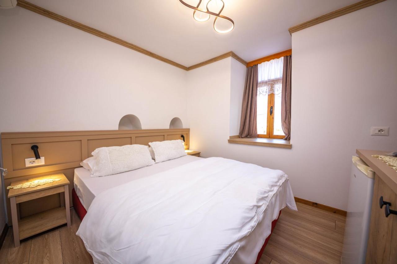 ジロカストラ ベッド ＆ ブレックファースト コトニ Bed & Breakfast エクステリア 写真