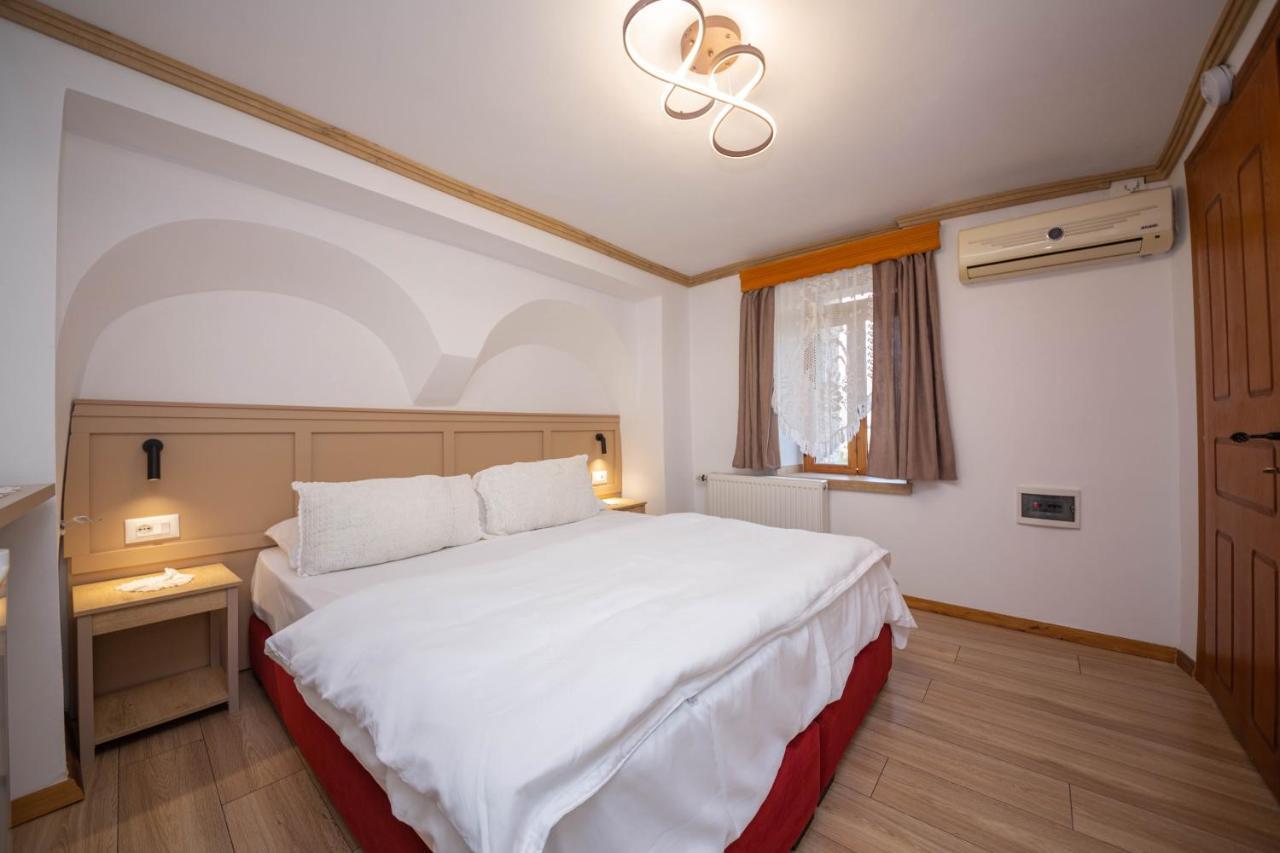 ジロカストラ ベッド ＆ ブレックファースト コトニ Bed & Breakfast エクステリア 写真