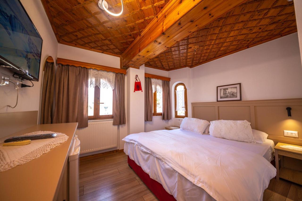 ジロカストラ ベッド ＆ ブレックファースト コトニ Bed & Breakfast エクステリア 写真