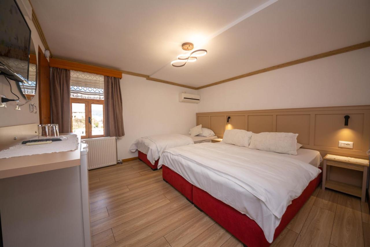 ジロカストラ ベッド ＆ ブレックファースト コトニ Bed & Breakfast エクステリア 写真