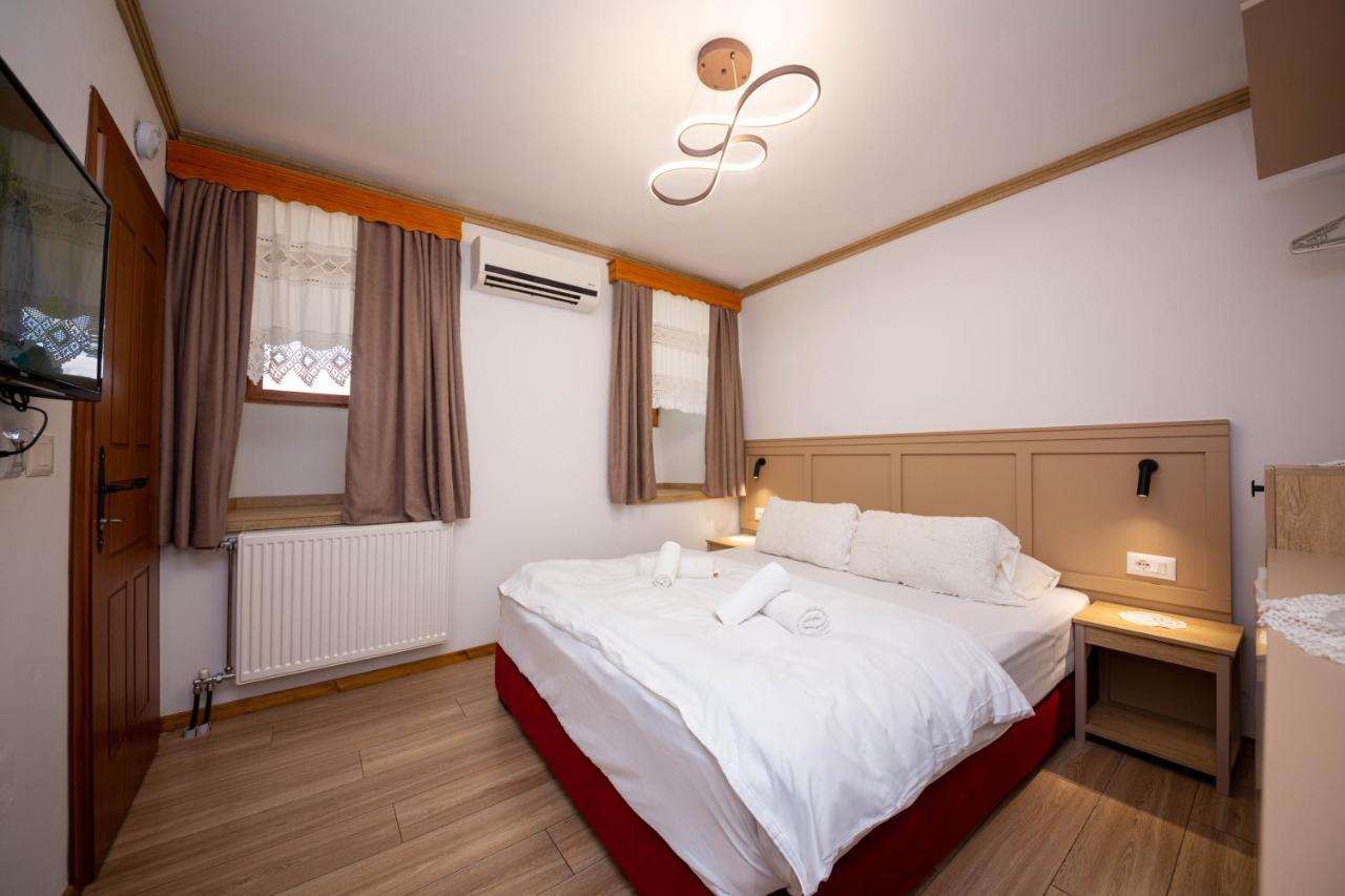 ジロカストラ ベッド ＆ ブレックファースト コトニ Bed & Breakfast エクステリア 写真