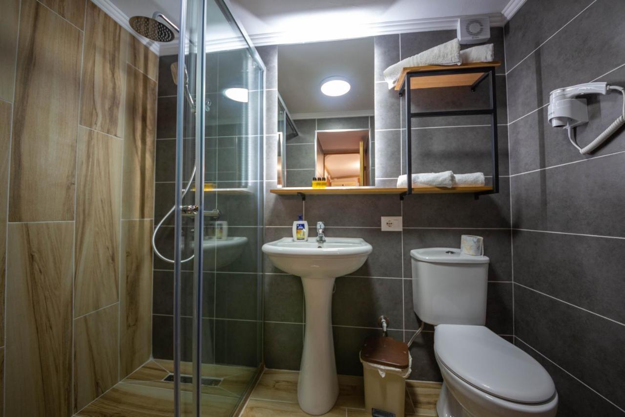 ジロカストラ ベッド ＆ ブレックファースト コトニ Bed & Breakfast エクステリア 写真