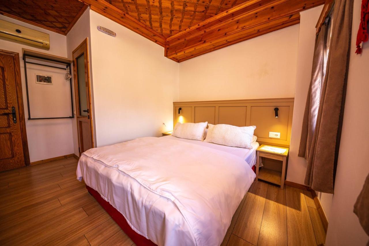 ジロカストラ ベッド ＆ ブレックファースト コトニ Bed & Breakfast エクステリア 写真