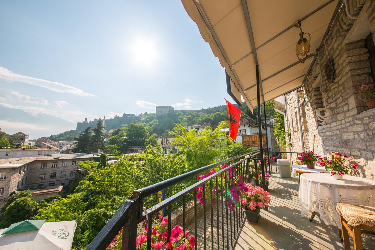 ジロカストラ ベッド ＆ ブレックファースト コトニ Bed & Breakfast エクステリア 写真